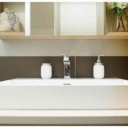 Kenese Regatta Lägenhet *